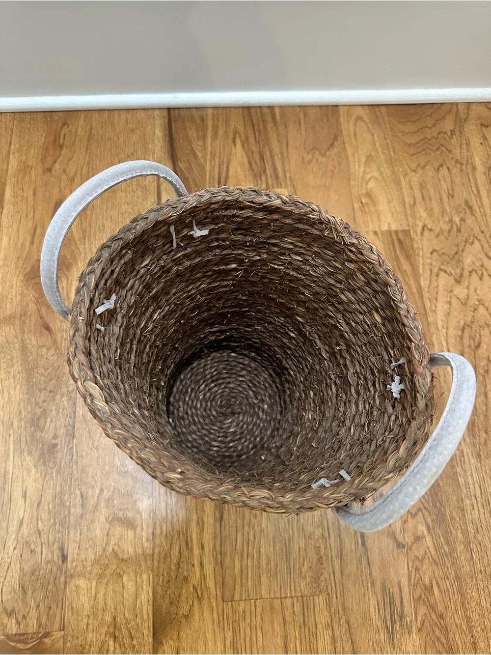 Natural Seagrass Woven Storage Flower Basket with Light Gray Suede Cover Handles
